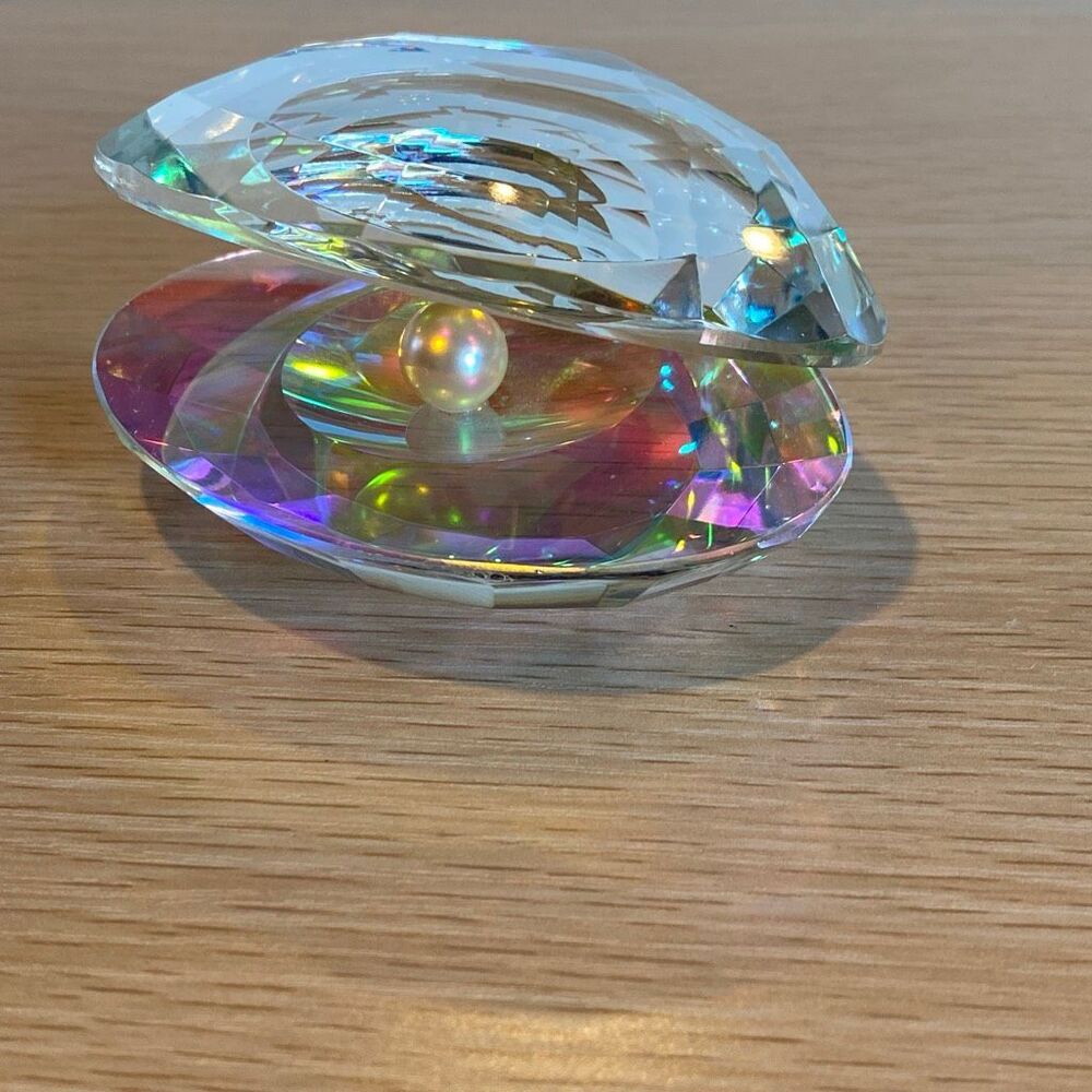 OLEG CASSINI CRYSTAL CUT IRIDESCENT GLASS OYSTER + PEARL PAPER WEIGHT SIGNED